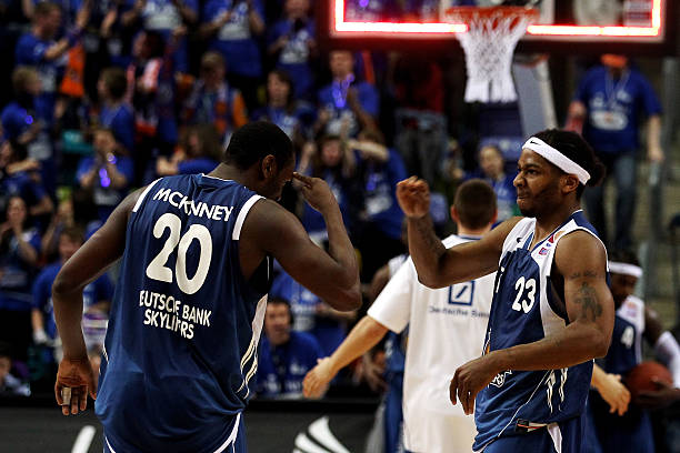 谢震业通过 谢震业通过